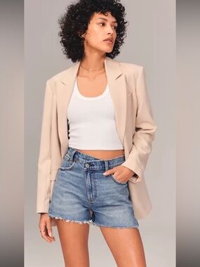 Abercrombie & Fitch* High-rise Mom Short